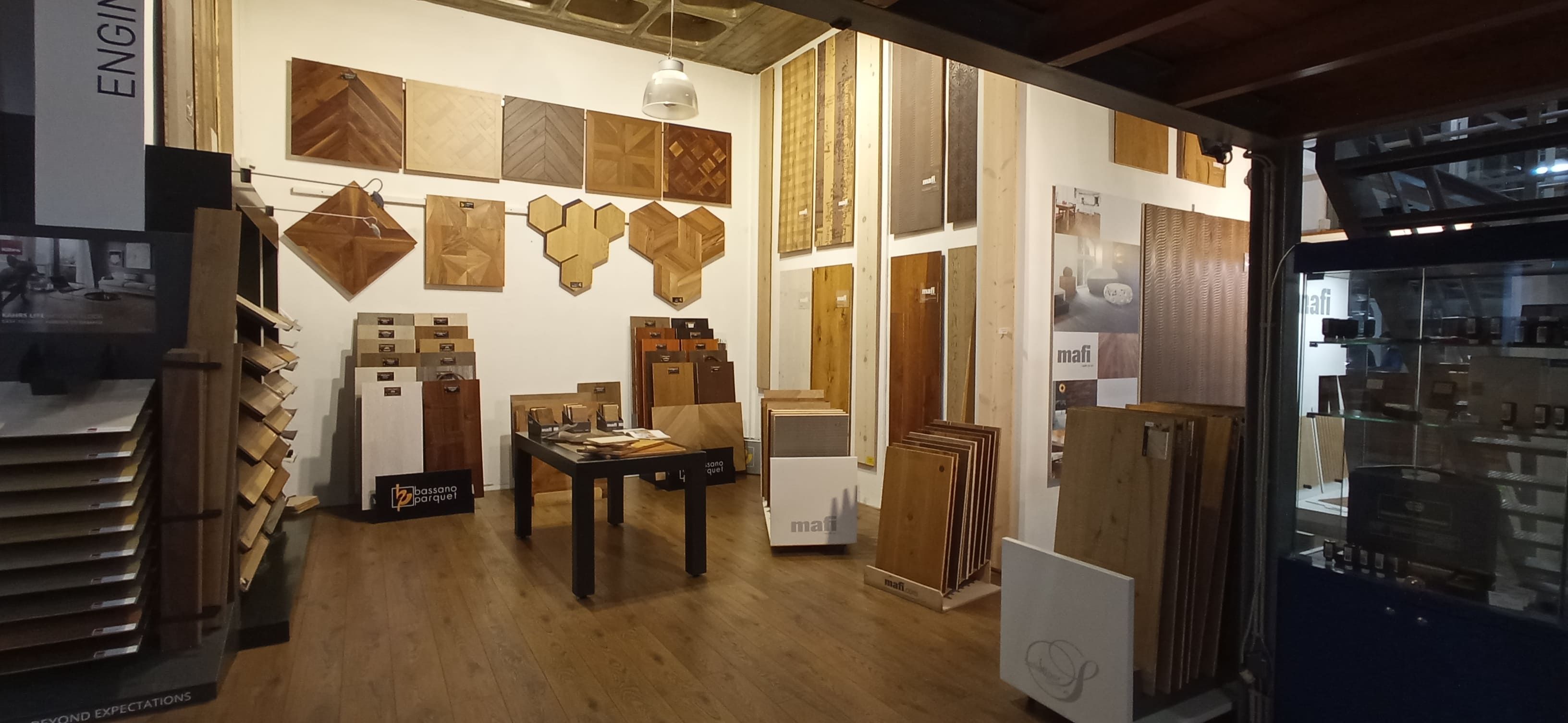 Showroom Camarate2.jpg